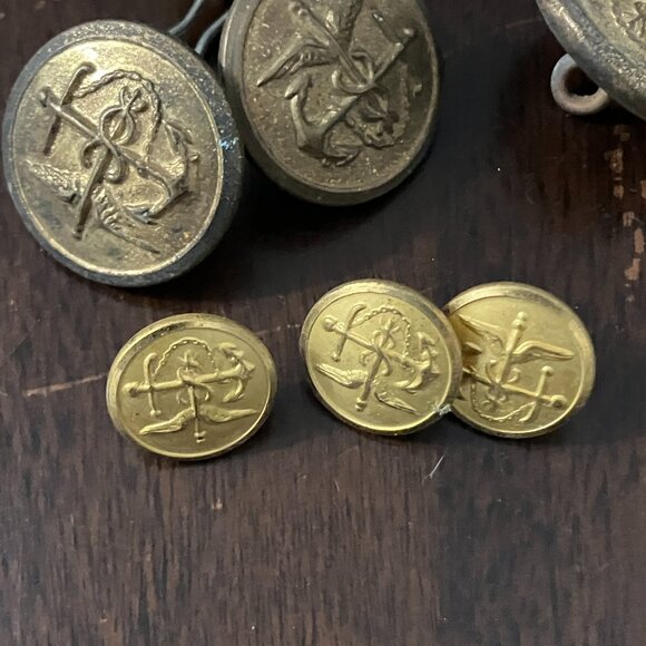 Lot of Vintage US Navy & Navy Medic Buttons WWII Korea Military - Picture 5 of 10